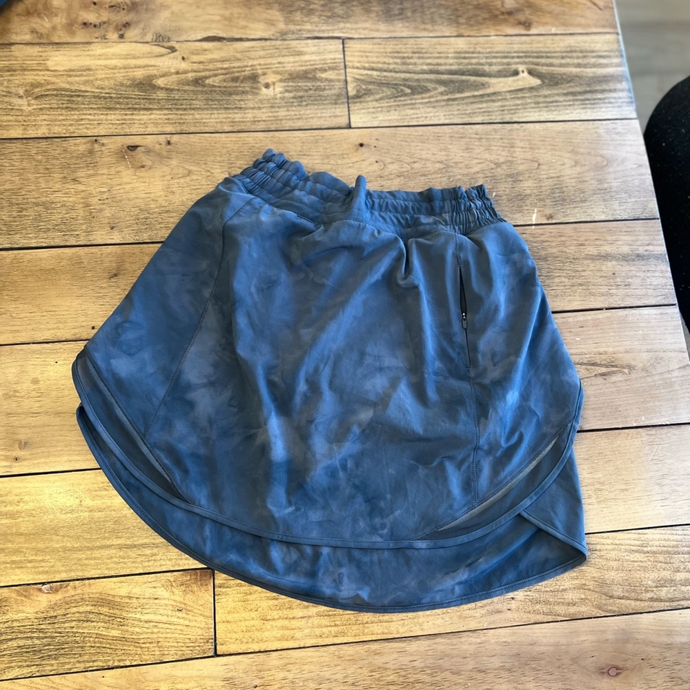 Lululemon Hotty Hot Skirt worn once size 6 Tall grey